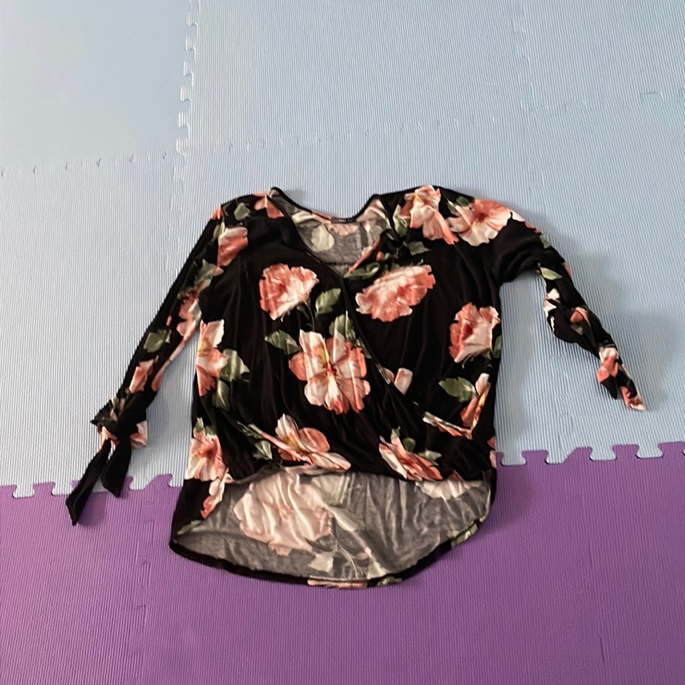 🟢 west kei floral top L 3/4 sleeves